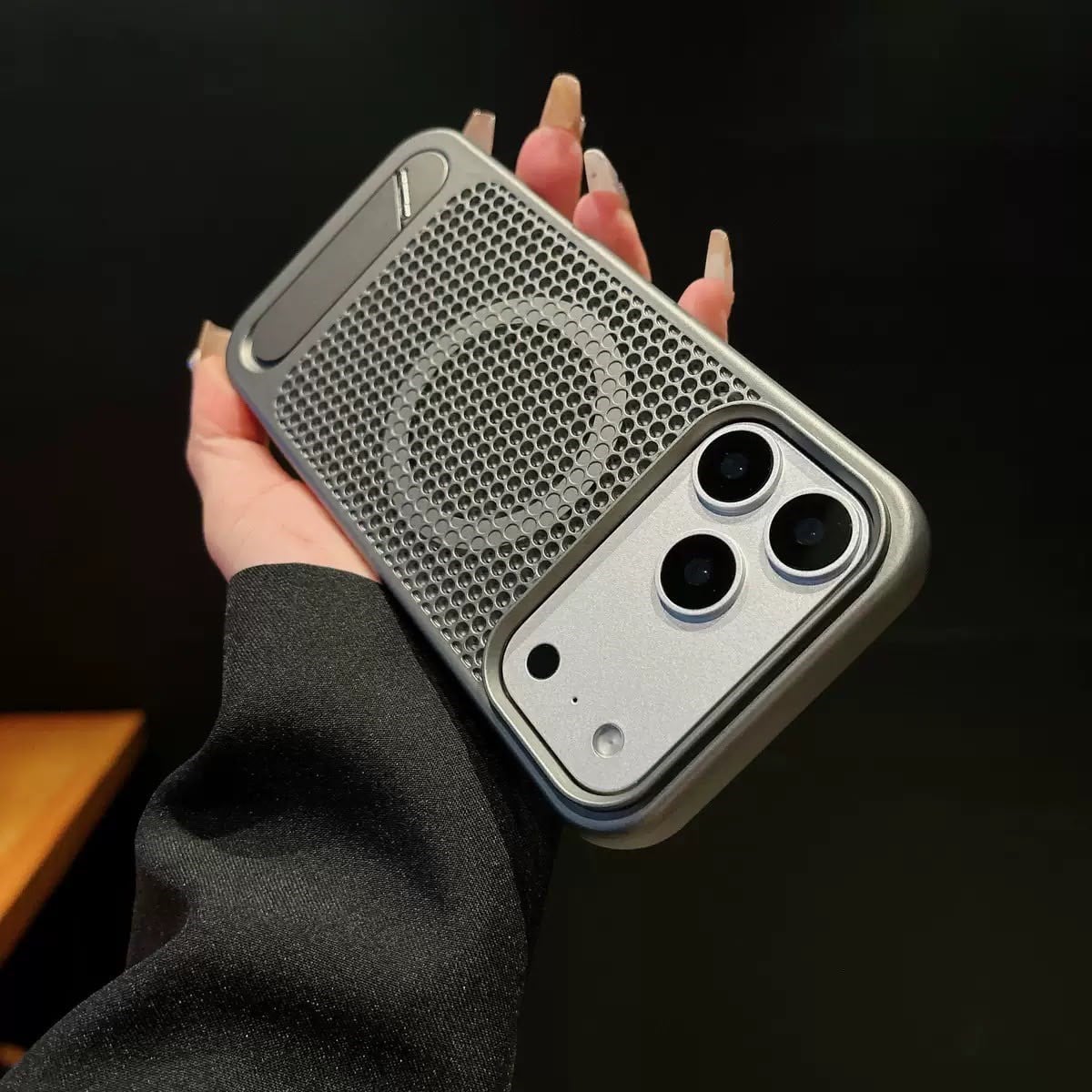 Honeycomb Petek Desenli Standlı Kılıf Titanyum