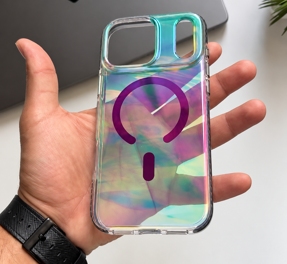 Puloka Luxury Hologramlı Magsafe Özellikli Kılıf - Beyaz
